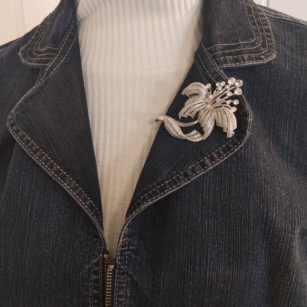 3286 Size Large Jean Tunic Jacket with White Bottom Accent and Lace Accent Back. - Picture 3 of 14